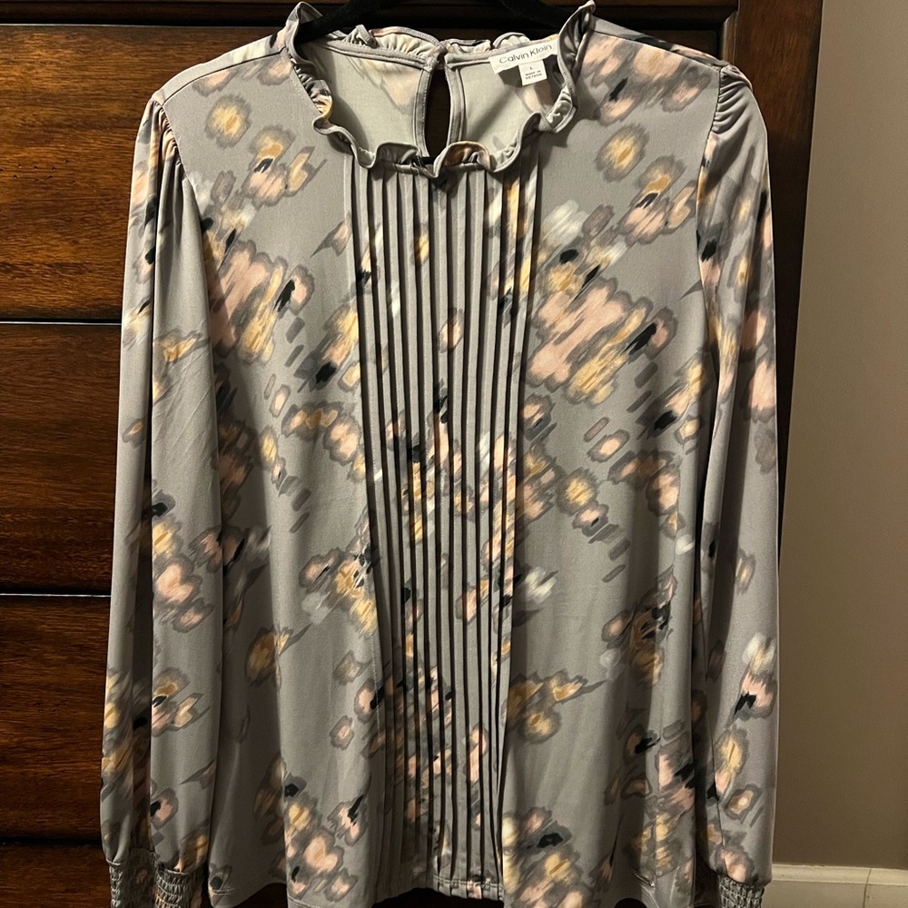 EUC Calvin Klein Women’s Long Sleeve Top with Ruffle Collar
